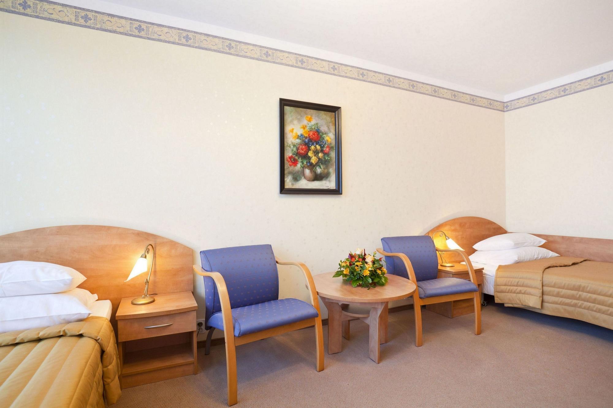 Hotel Ikar 3*