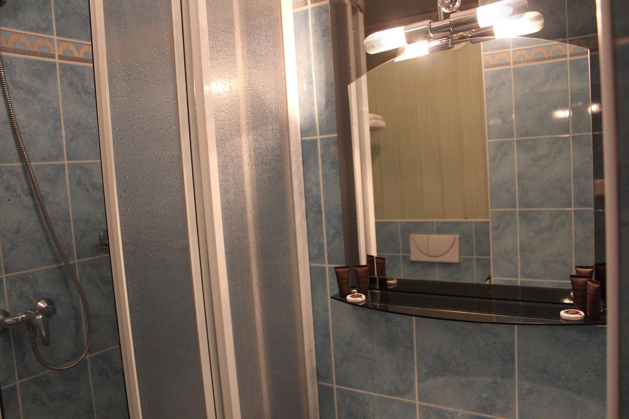 Ikar Hotel 3*