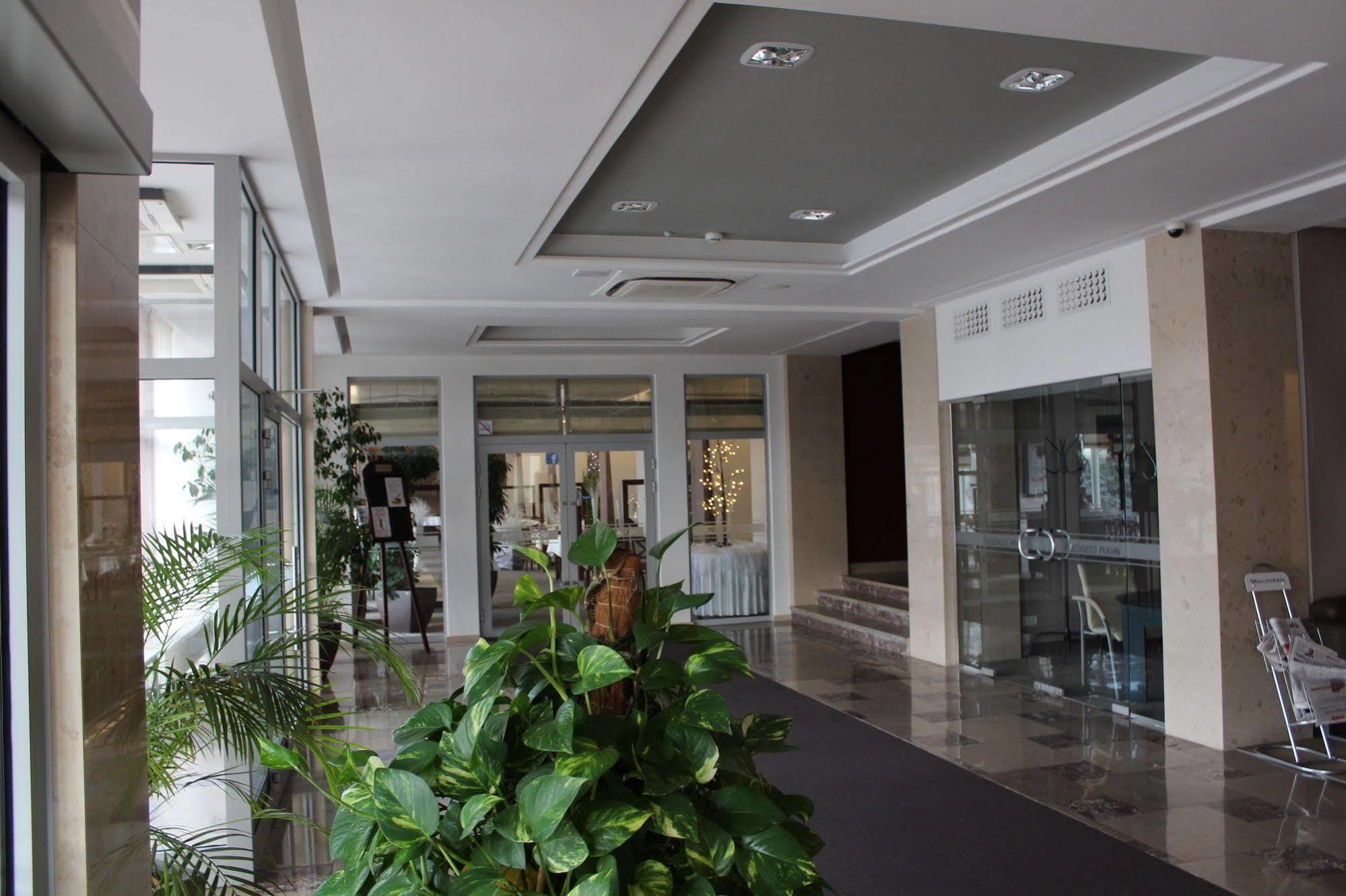 Ikar Hotel 3*